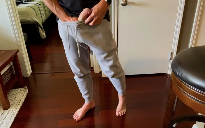 Barefoot Blake: Sexy Bare Feet and a Beautiful Dick