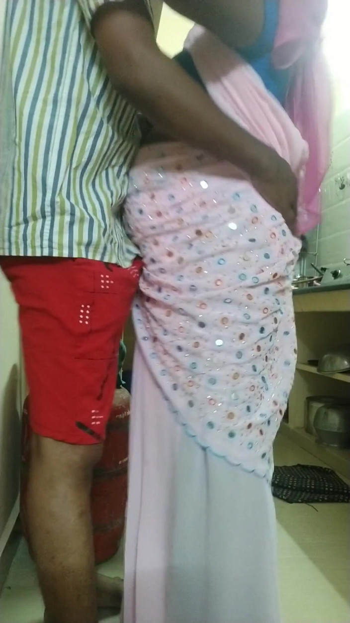 Saranya: Watercan Boy की चुदाई