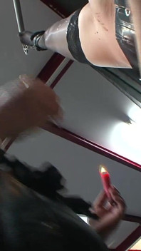 BDSM - 従順な玩具を鎖で乱暴に使用する