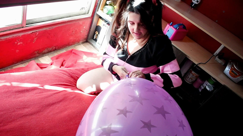 melu_world: Blackpink, de jolies queues de cheval chevauchent 3 gros ballons - lapin...