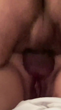 Ela não gosta que eu foda sua bunda, mas ainda de alguma forma eu consigo colocar meu pau na bunda dela até ela gozar