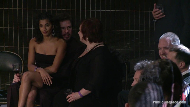 Public Disgrace by Kink: Amber Rayne - největší děvka na Světě?