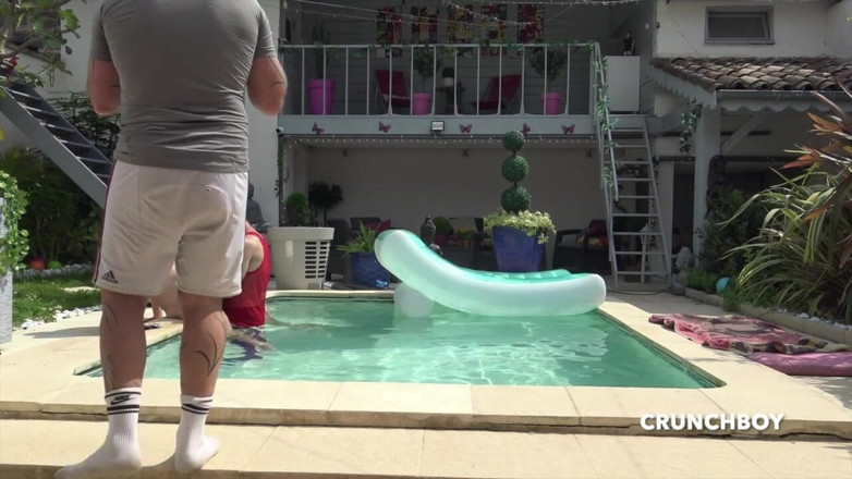 Bareback games made in France: French fucked raw in the swimming pool by Fred