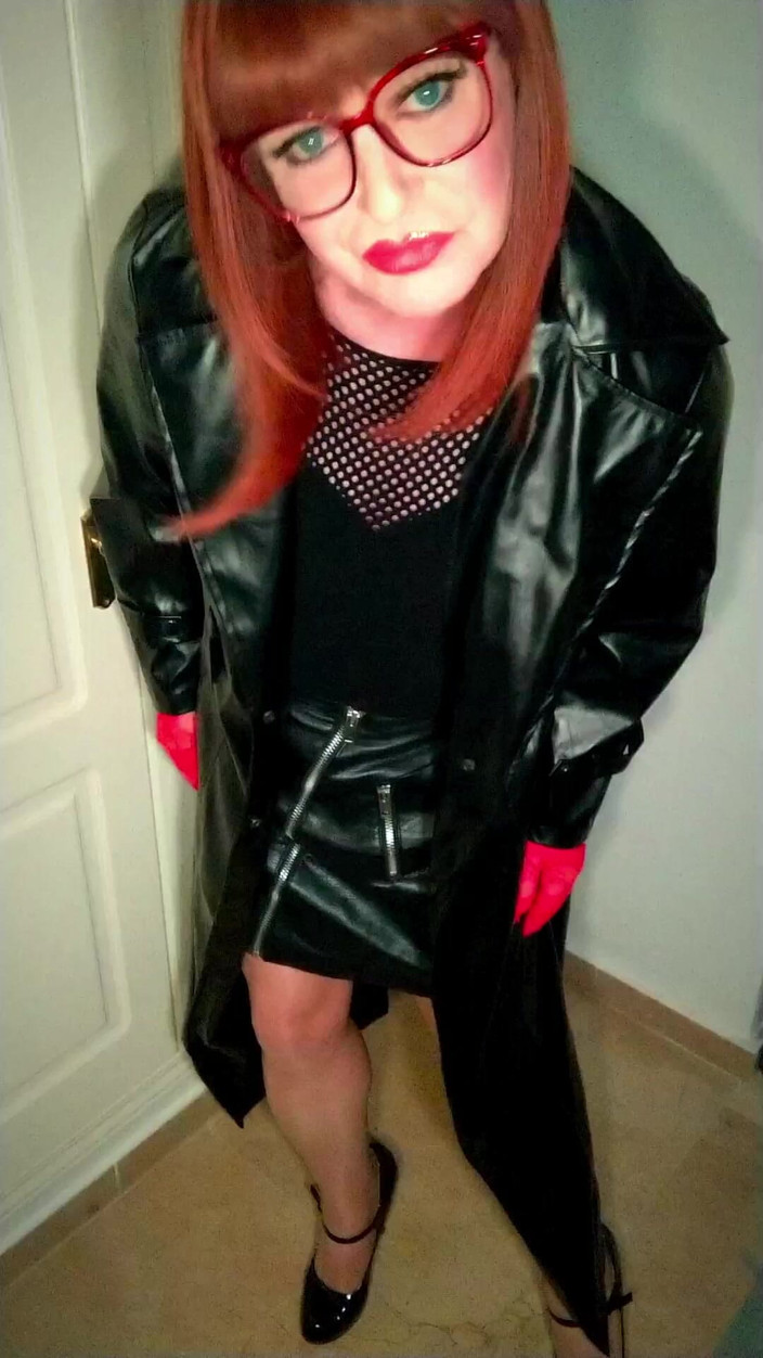 Little miss browne ts: Crossdresser Latex