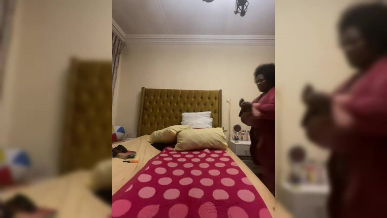 Legendary Booty Overdose: สาวผิวดํา SSBBW หยอกล้ออาบน้ําและช่วยตัวเอง
