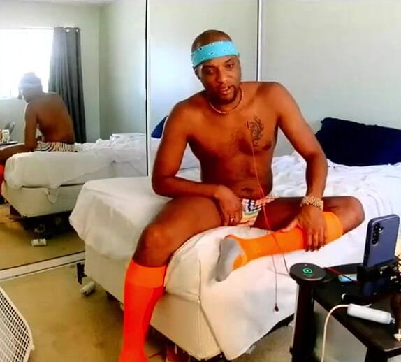 Kennie Jai: Kennie jai wichst und schießt!