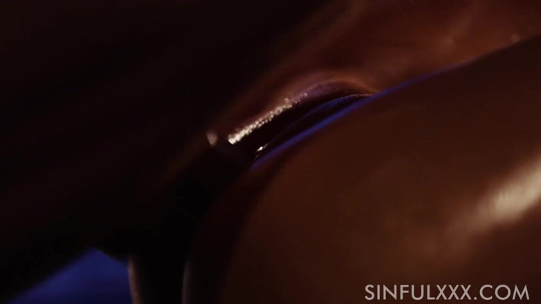 Sinfulxxx: Супер мокрий змащений секс від sinfulxxx