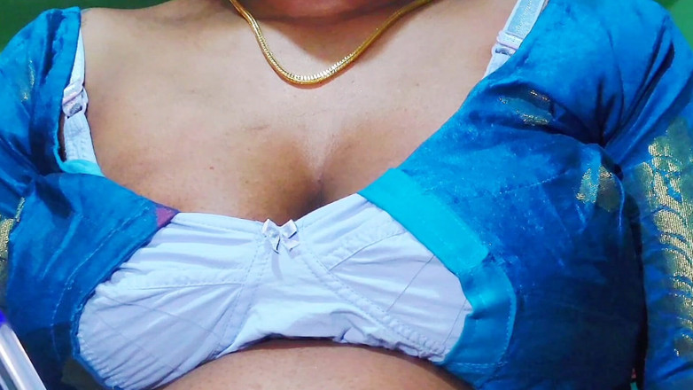 Desi Mohini: Video viral rekaman seks tante seksi india didost malam-malam!