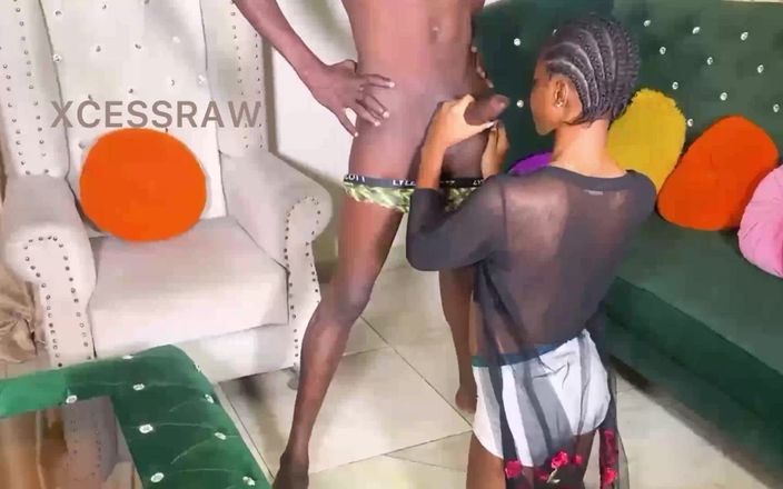 Excessraw: Gái teen có thân hình hoàn hảo với con cặc...