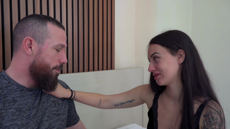 Hume Love: Моя дівчина розповідає мені свої фантазії перед сном, і вона так збуджується, що ми трахаємося, поки я не кінчу їй на обличчя
