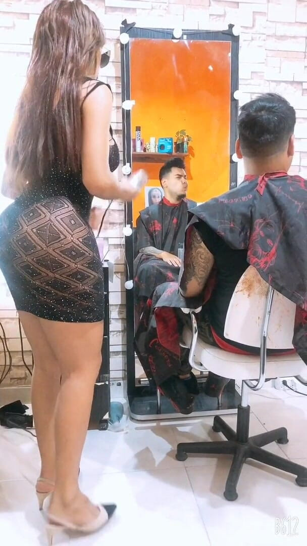 Barbietransxxxx: Khách hàng nóng bỏng sau khi cắt phim khiêu dâm