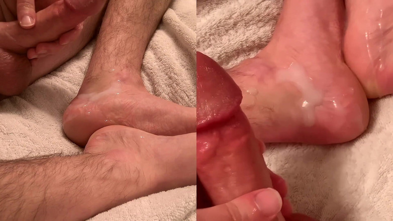 NakedFoxx: Поклоняйтеся моїм запліднутим спермою ногам