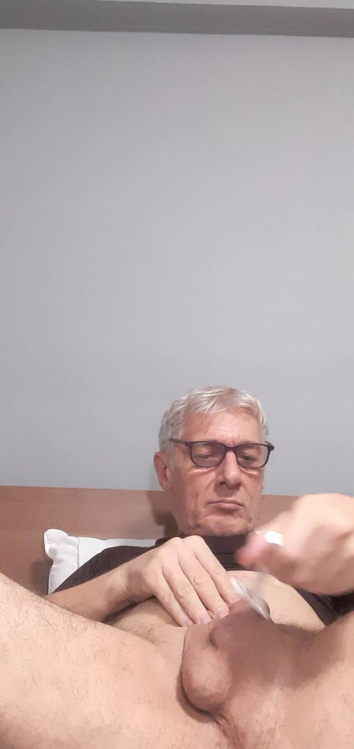 Big uncut hard cock: パイパンモンスターチンポと巨大な巨大な巨玉