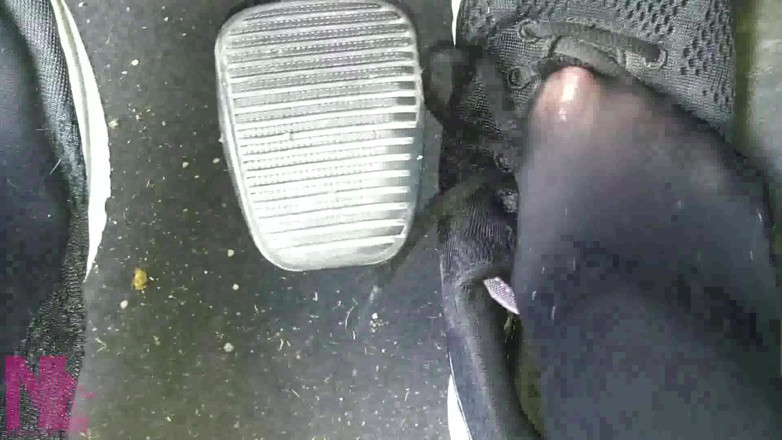 Nyllady: Sensual Pedal Pumping in Black Sneakers