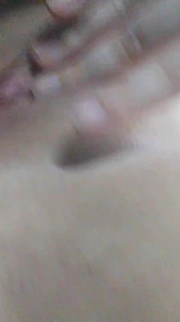 Cewek super semok dengan tubuh raksasa lagi asik masturbasi memeknya yang basah