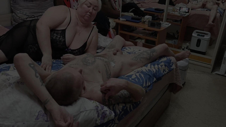 Zona901: 내 정액에 깊은 오럴을 주는 새엄마