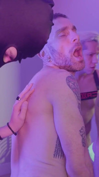 다섯 명의 남성과 다섯 명의 창녀들의 난교