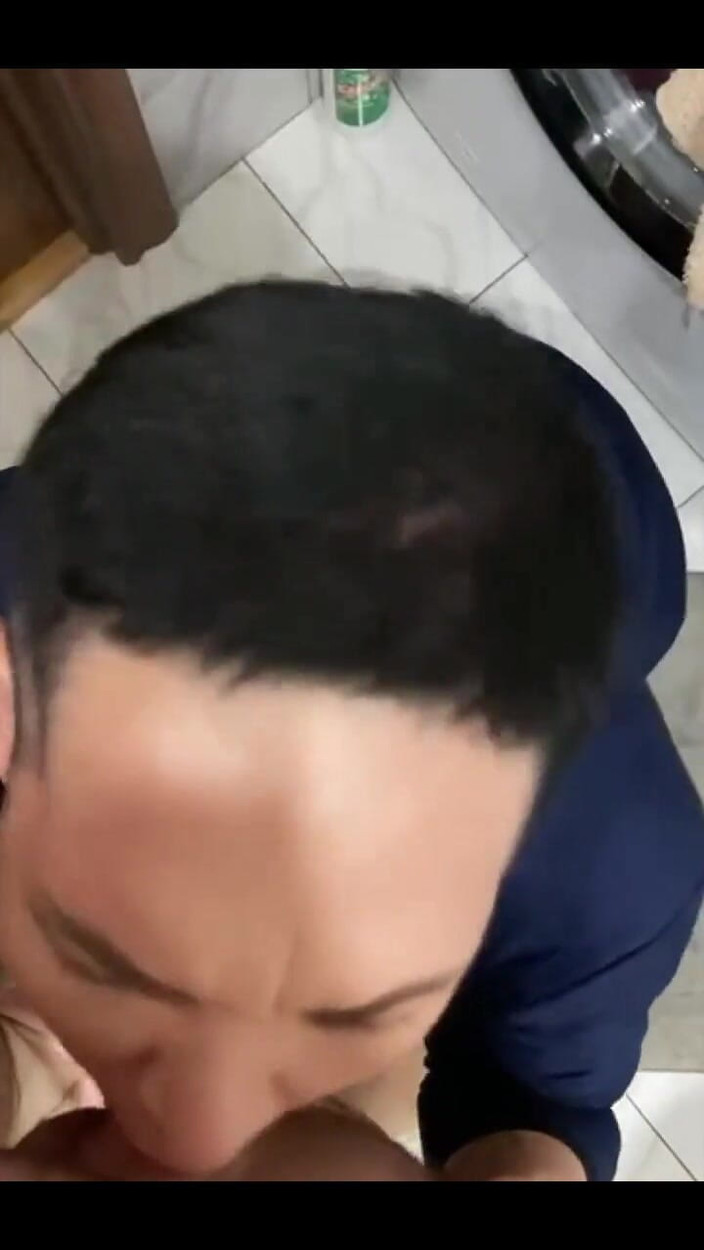 KarmenMilf: Dando Una Mamada Caliente a Mi Hijastro