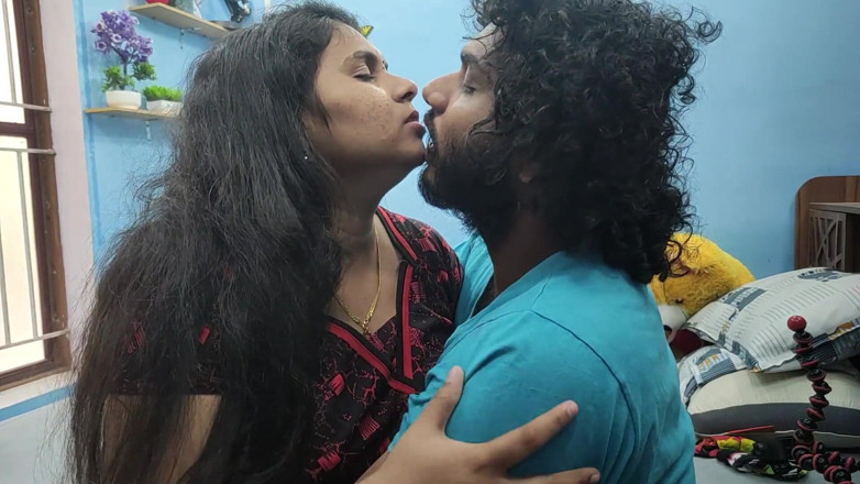 Vaigavarun45: Mallu esposa gostosa fode com meio-irmão enquanto seu marido não...