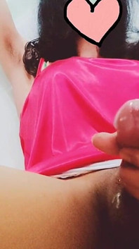 La magra asiatica da ladyboy si masturba e viene due volte
