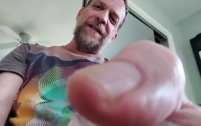 Hairyartist: Eu te lembro que você é meu pequeno brinquedo