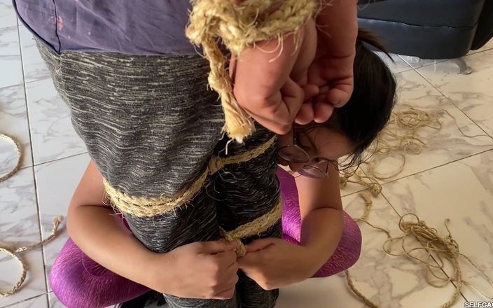Selfgags femdom bondage: Transformându-l pe noul student în jucăria ei de robie neajutorată!