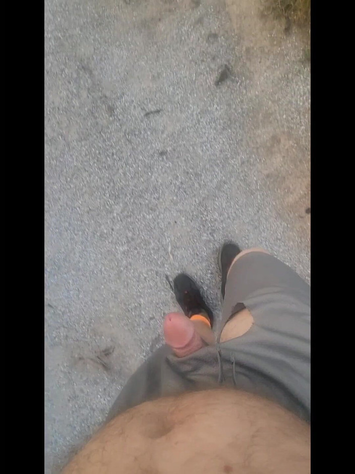 Djk31314: Kamyon durağında yürüyüşe çıktı