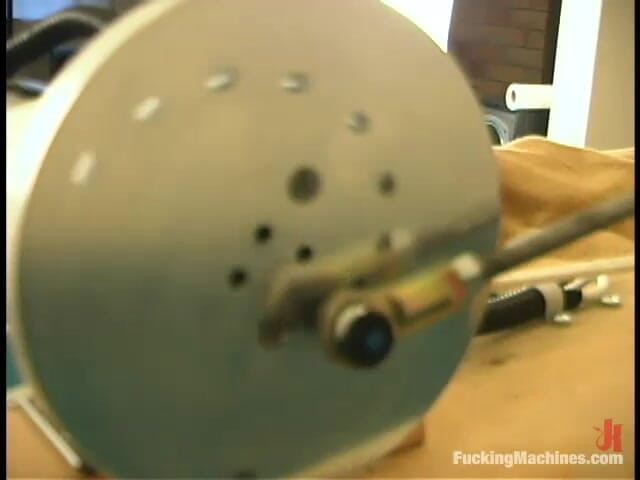 Fucking Machines by Kink: Lulu se masturbe