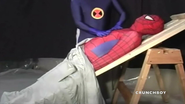 Crunch Boy: fetiche sexo com roupas de super herói