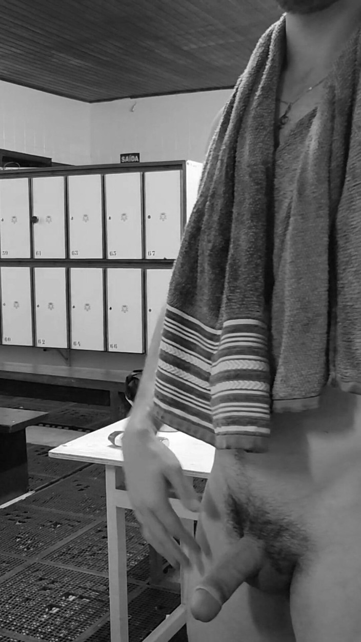 Hakam: Hunk herif havlu bırakma gösterisi