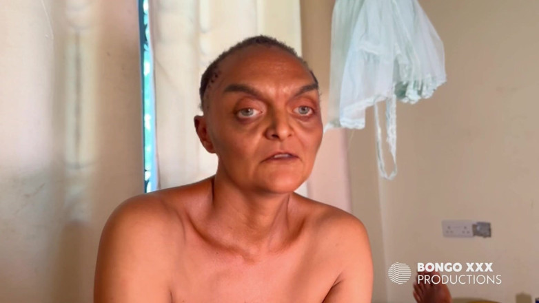 BongoXXX: Bu yaşlı kadının götü gerçekten bir yarağı alabilir