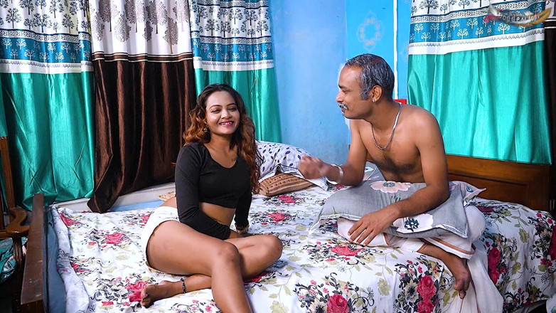 Desi Bold Movies: Hintli Büyük Memeli Üvey Anne Evde Yalnızken Ev Hizmetçisiyle Sert Sikişiyor...