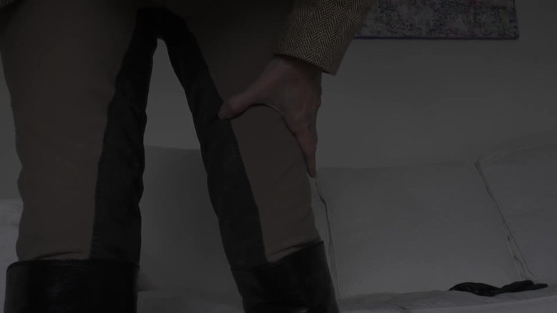 Lady Victoria Valente: Sarung tangan kulit berderit membuat anda merangkap, Lady Victoria Valente