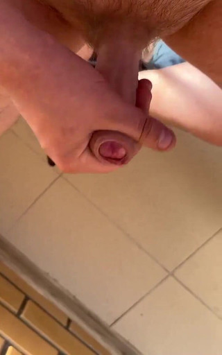 Young cum: Stříkání ráno na balkóně