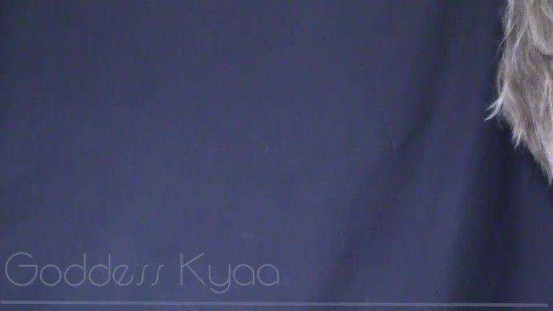 Kyaa Chimera: Sledujte nevlastního otce Kyaa, jak se obléká