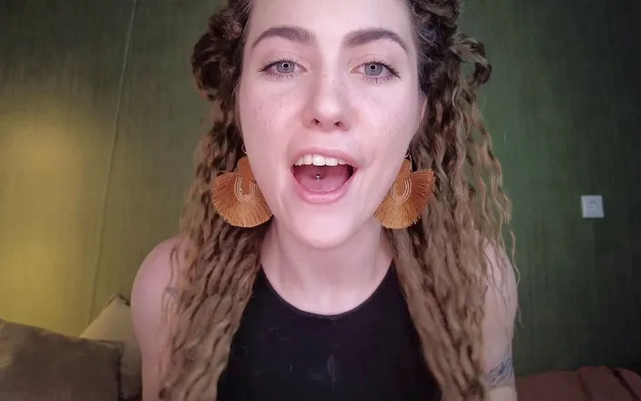 Stacy Moon: How many thongs can I fit in my pussy?