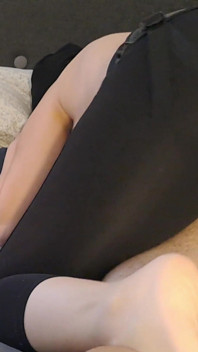 Non so se sono lesbica, ma adoro davvero scoparlo. Comunque il suo cazzo è troppo piccolo.