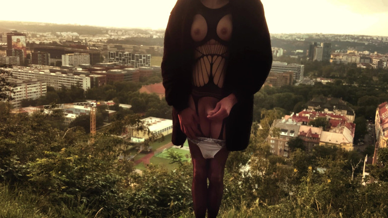 Zhenya Sissy: Masturbace na pozadí velkého města