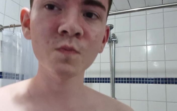 Prettyboi2000x: Еще одно видео, как я трахаю себя этим Biiiig дилдо и я просто слитый в сеть предэяку из всего, что толчок ...