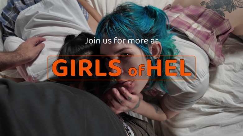 Girls of Hel: Universitária em uma sessão de fotos fica safada e leva-se...