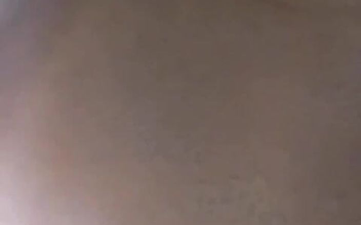 Oladi plenty tv: 私の部屋の中でタイトなマンコを楽しんでいます