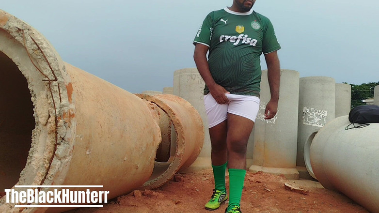 TheBlacKHunterr: Вернувшись после игры, весь в поту, я взволновал и мне пришлось кончить