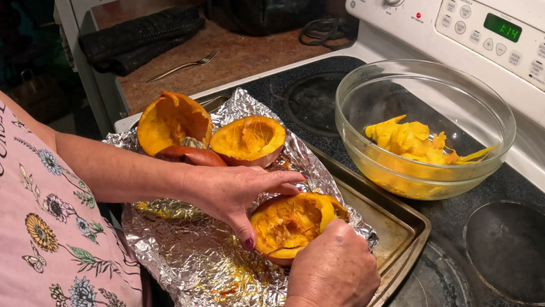 Homesteadmama: Cheryl Memasak Pai Labu