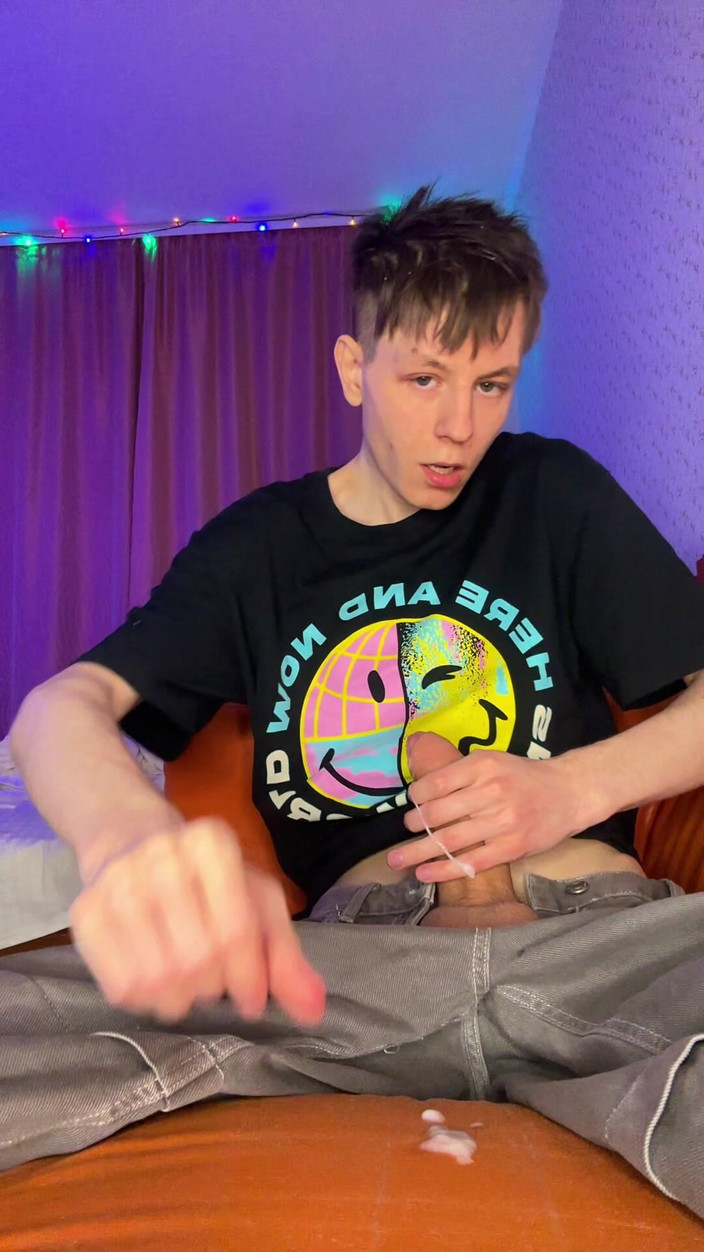 Morflot24: Chỉ là một twink hứng tình thích khoe con cu...