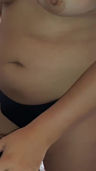Aktive lesbe fickt den arsch einer passiven lesbe