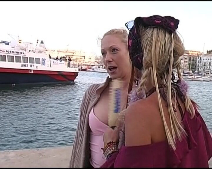 Deutsche Camgirls: Si blonde Jerman ini sangat suka bermain dengan pepeknya