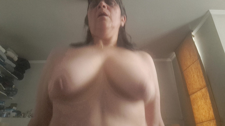 Mommy big hairy pussy: Jazda z drżącymi cyckami