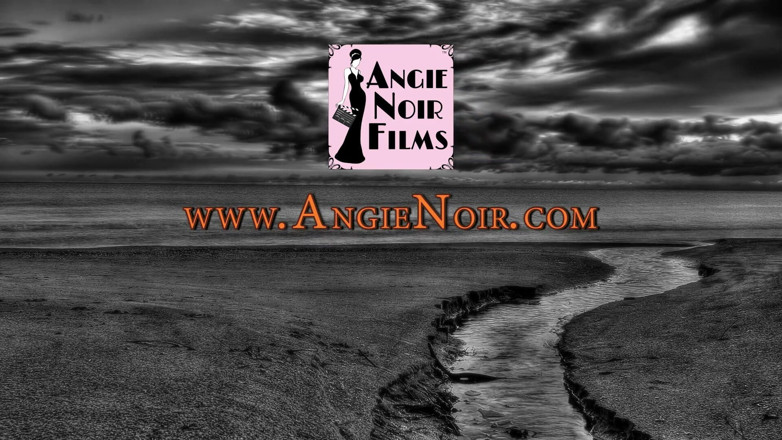 Angie Noir: Enteada ensina mãe a fisting com Angie Noir &amp;ginary