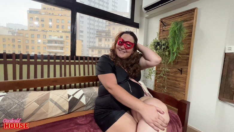 CuckoldHouse: Замужняя женщина-толстушка занимается анальным сексом с мужчиной с мясистым пенисом в доме куколда