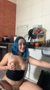 Cucinare e disvestirsi è molto gustoso